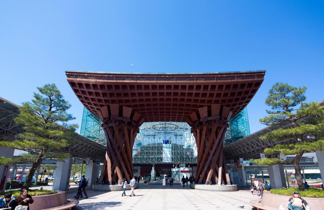 Kanazawa Tokyu Hotel Eksteriør bilde The station entrance in 2015
