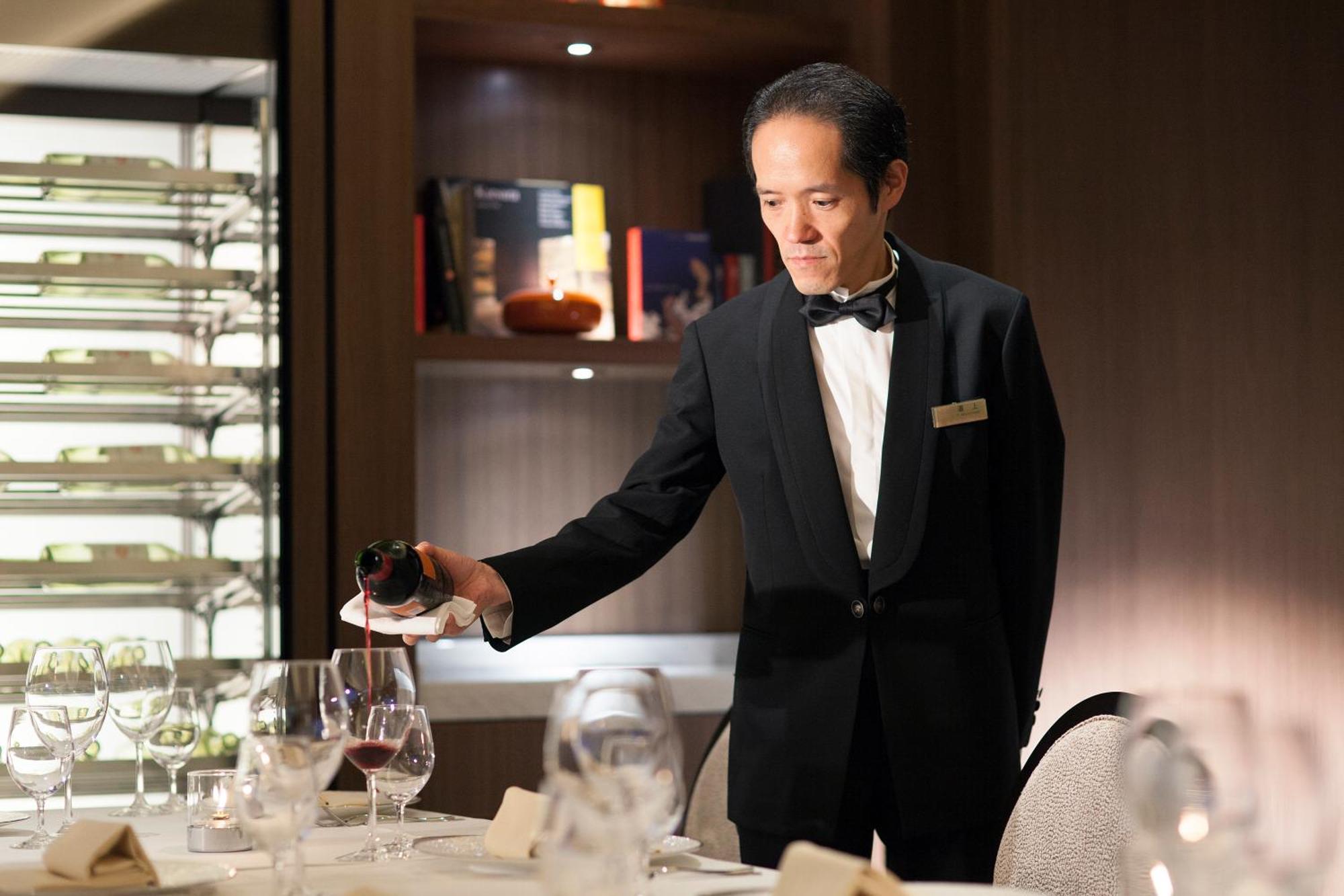 Kanazawa Tokyu Hotel Eksteriør bilde A butler at the Mandarin Oriental, Tokyo