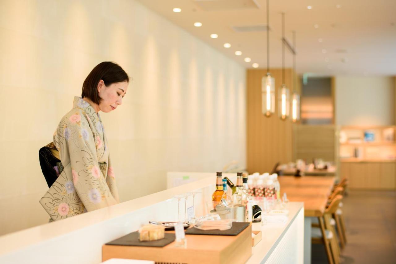 Kanazawa Tokyu Hotel Eksteriør bilde A flight attendant at the airport