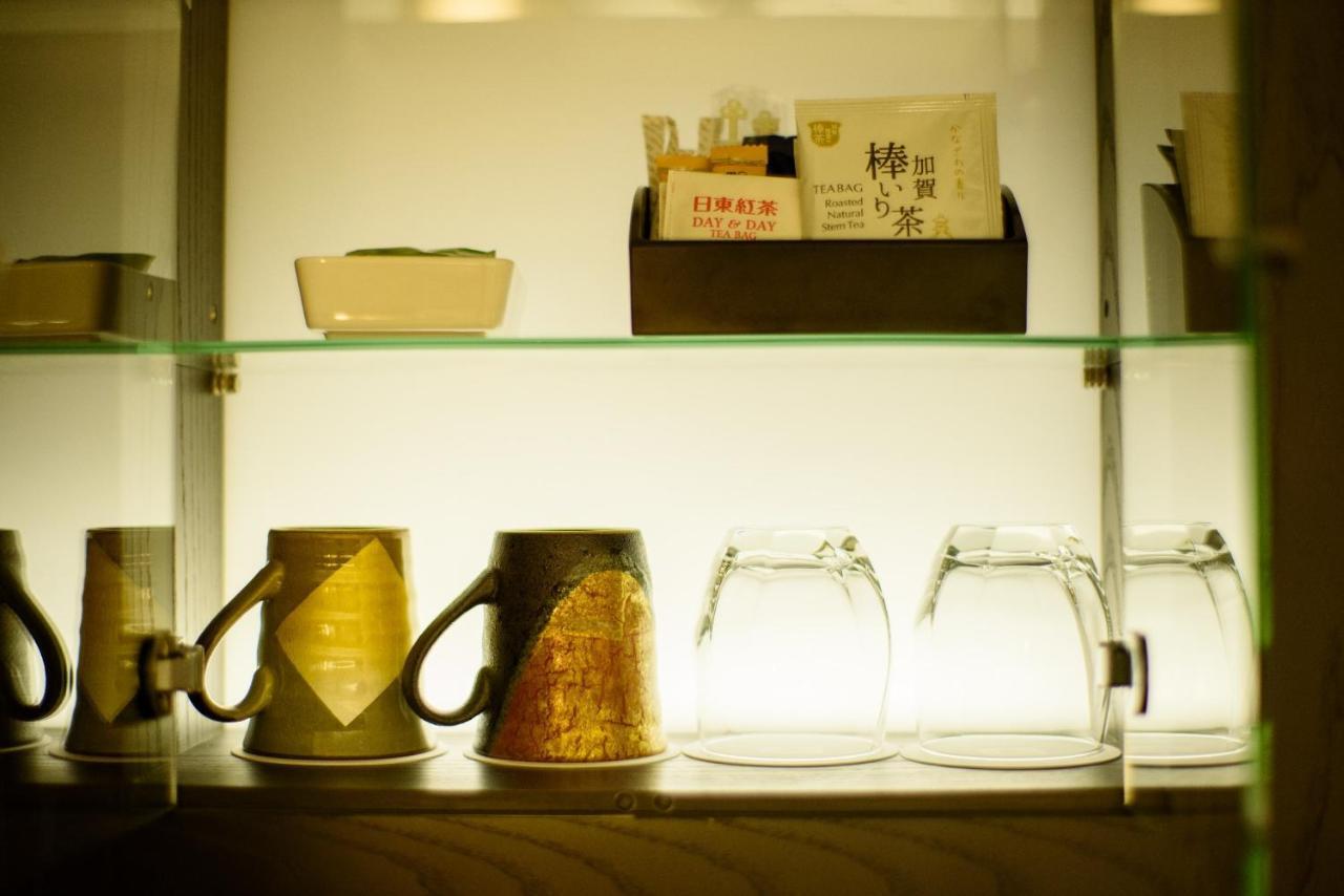 Kanazawa Tokyu Hotel Eksteriør bilde A selection of Japanese tableware